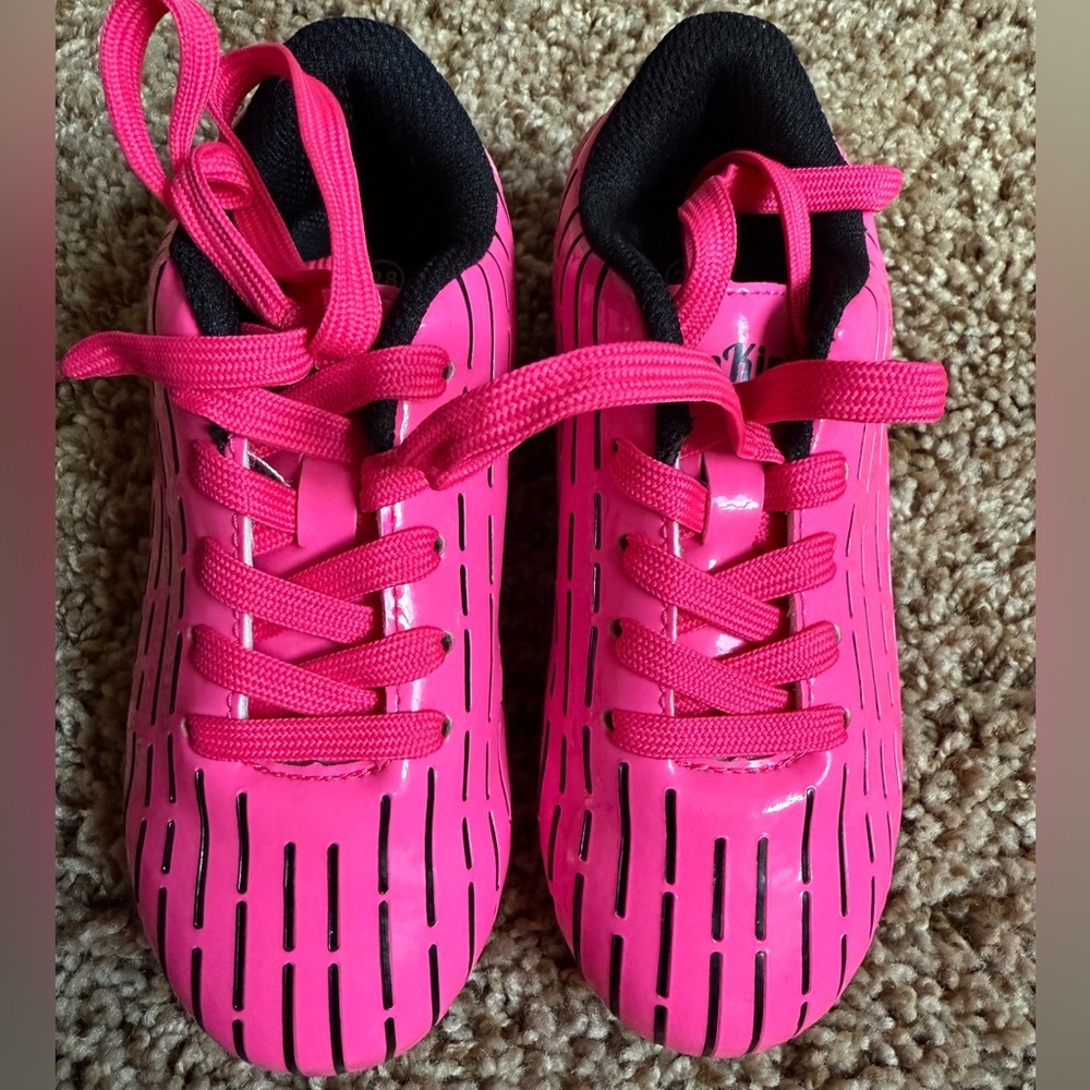 BomKinta Kids Soccer Cleats – Hot Pink/Black – Size EU 28 (US Little Kid 10)